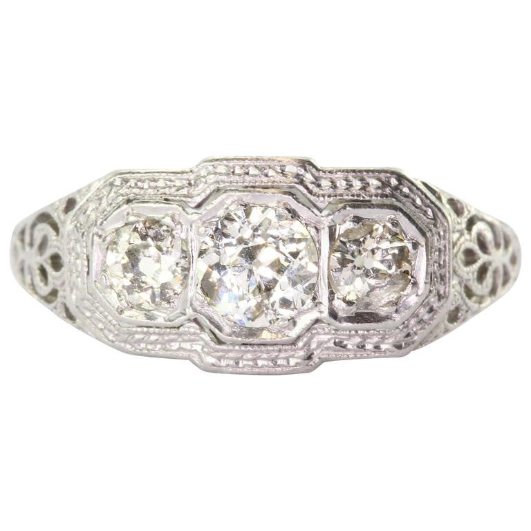 Valentino ring in 18 kt white gold with pavé diamonds - Artlinea S.r.l.
