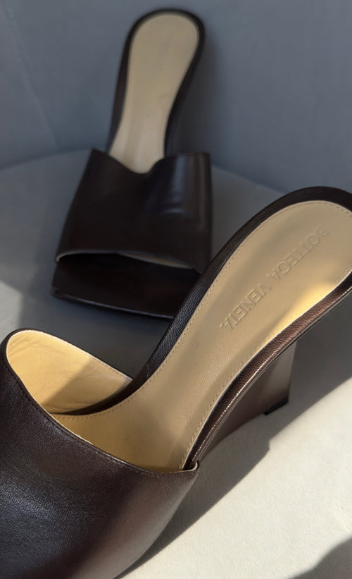 Bottega Veneta Leather Slides - Queen May