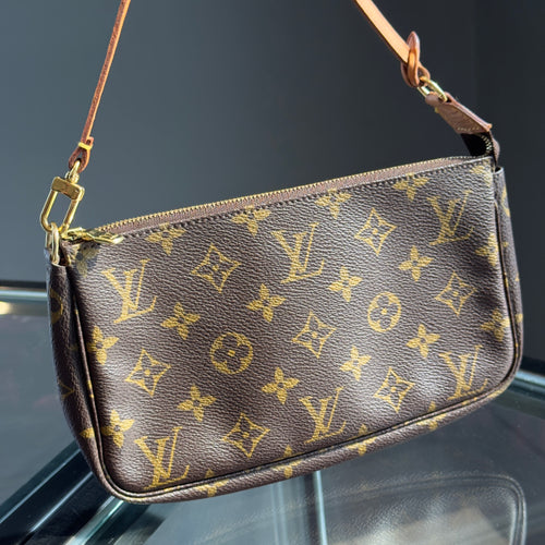 Louis Vuitton Pochette Monogram - Queen May