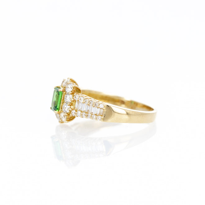 18K Yellow Gold 0.40 Carat Tsavorite Garnet Diamond Halo Ring - Queen May