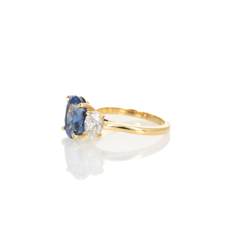 18K Yellow Gold 5.07 Carat Oval Ceylon Sapphire Diamond Three Stone Ring - Queen May