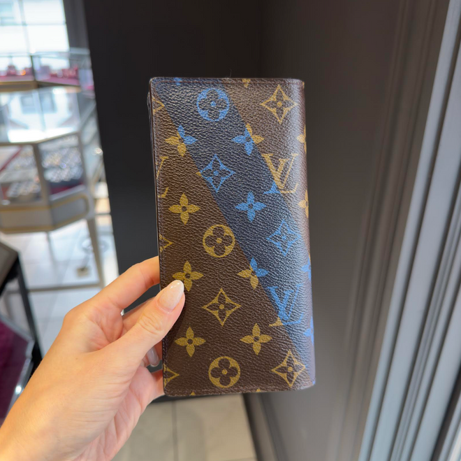 Louis Vuitton Brazza Wallet Limited Edition - Queen May