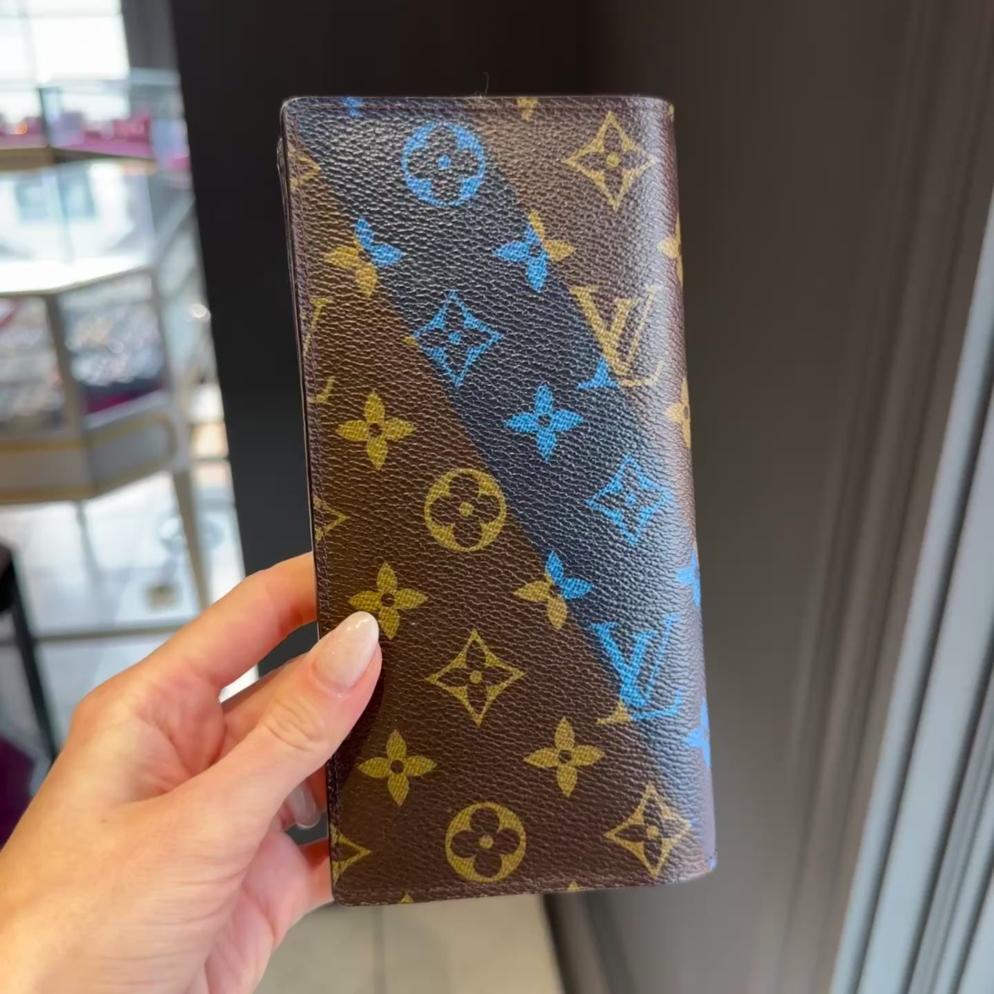 Louis Vuitton Brazza Wallet Limited Edition - Queen May