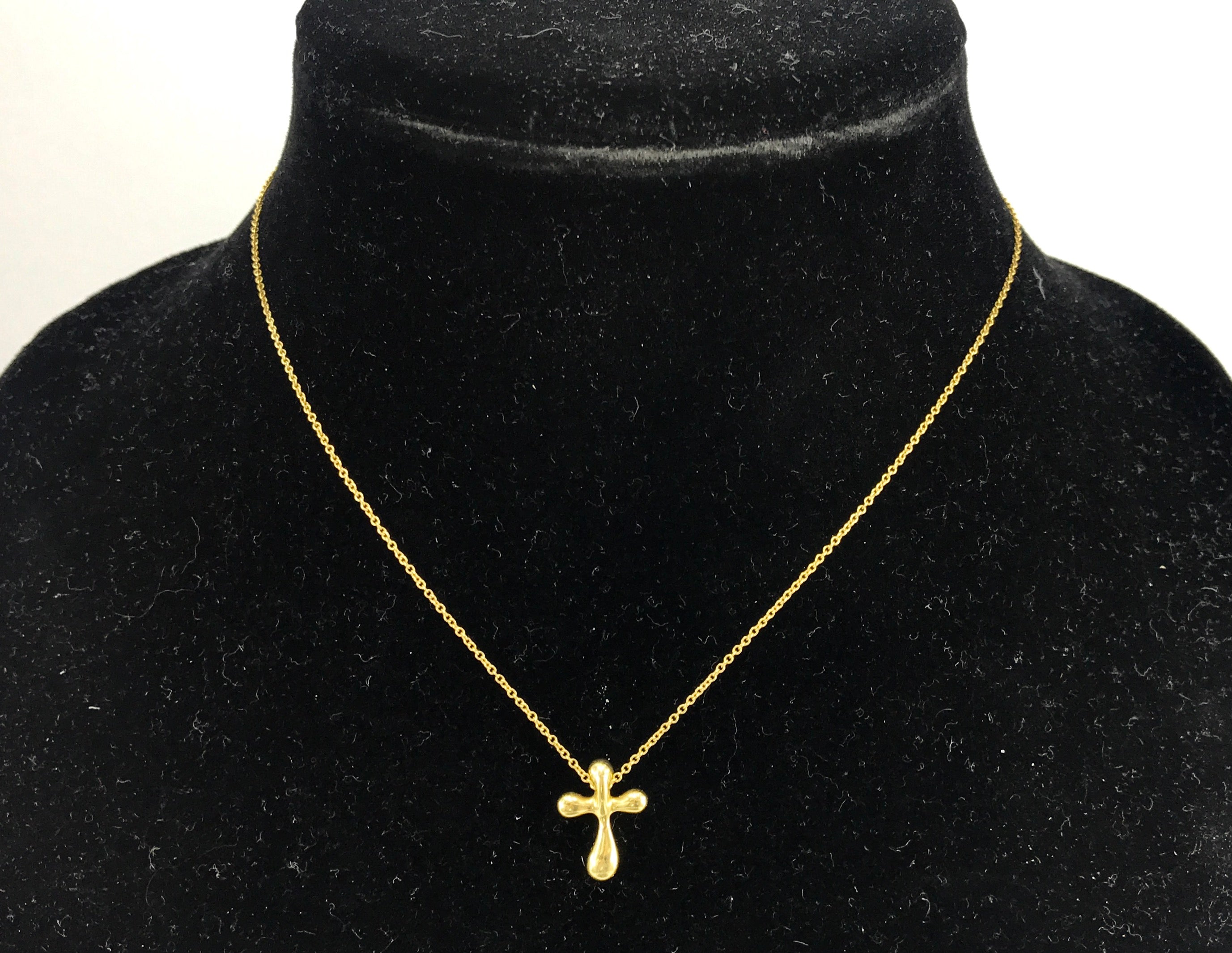 Tiffany & Co 18K Elsa Peretti Small Cross Pendant Necklace – QUEEN MAY