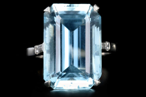 Modern Platinum  14.81 Carat Aquamarine and Baguette Diamond Ring - Queen May
