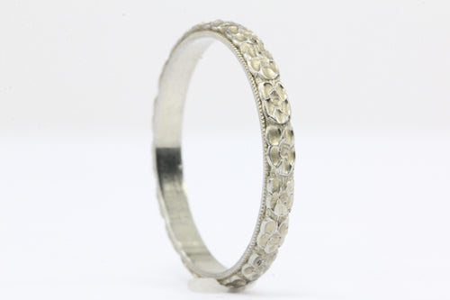 18K White Gold Art Deco Floral Motif Wedding Band - Queen May