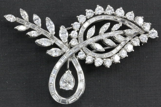 Retro Platinum 8 Carat Diamond Brooch - Queen May