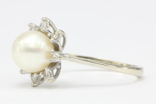14K White Gold Pearl and Diamond Flower Ring Size 4.25 - Queen May