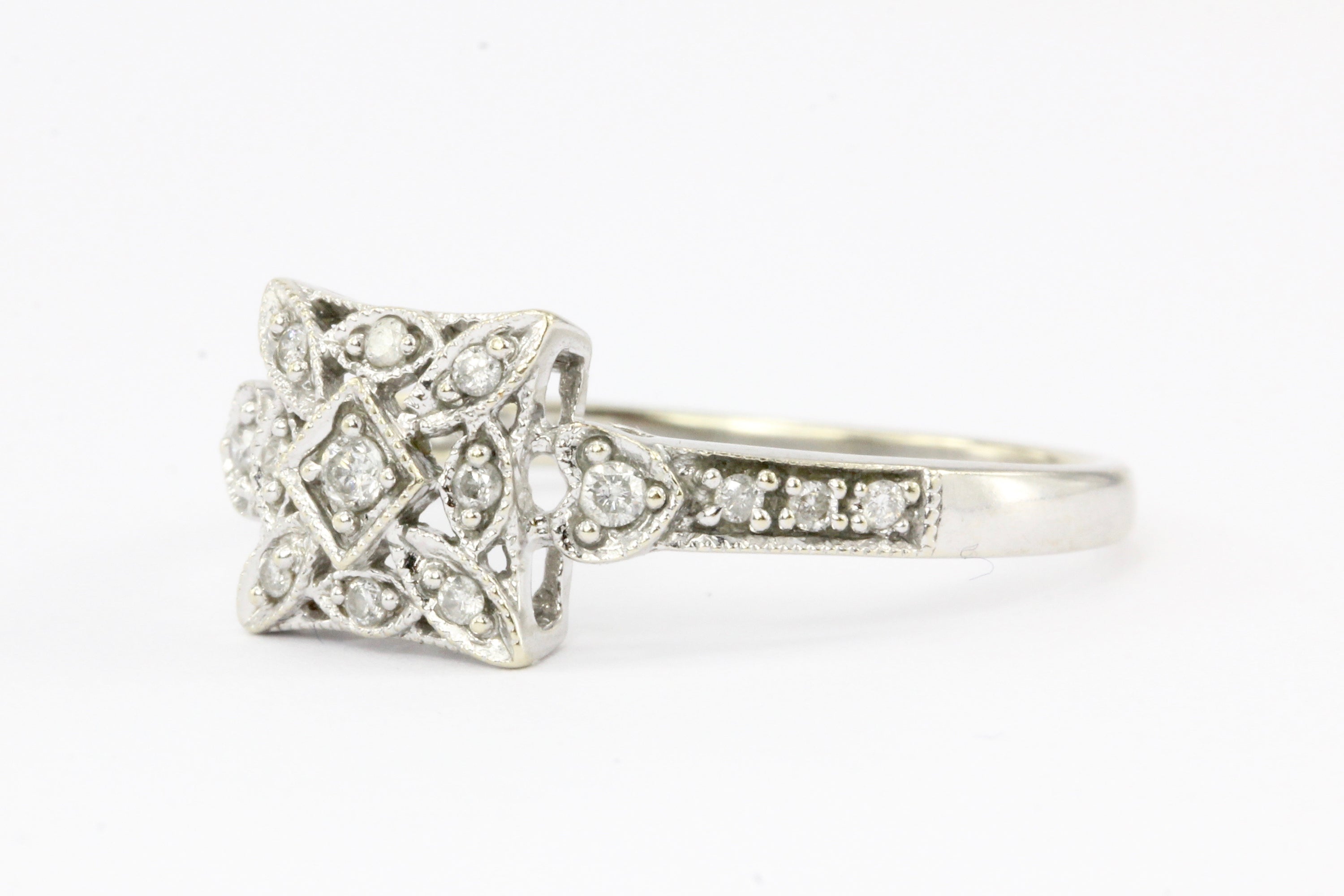 14K White Gold Diamond Ring – QUEEN MAY