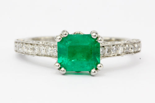 18K White Gold Emerald & Diamond Engagement Ring - Queen May