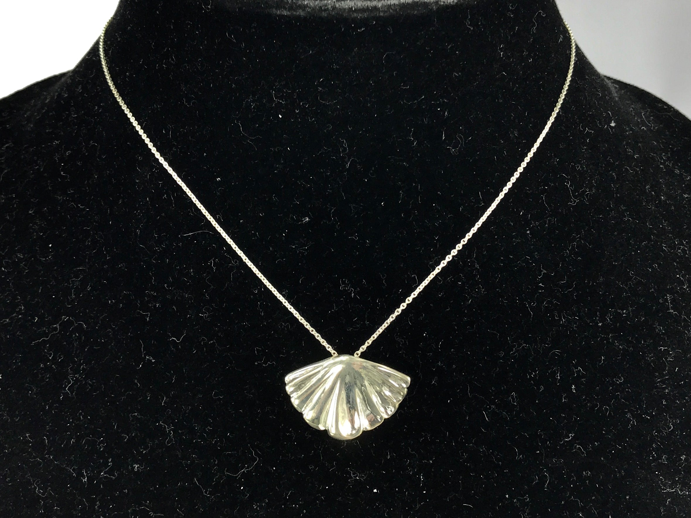 Tiffany & Co. | Jewelry | Rare Tiffany Co X Elsa Peretti Small Jade  Teardrop Pendant 8k Necklace | Poshmark