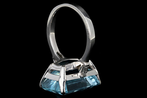 Modern Platinum  14.81 Carat Aquamarine and Baguette Diamond Ring - Queen May