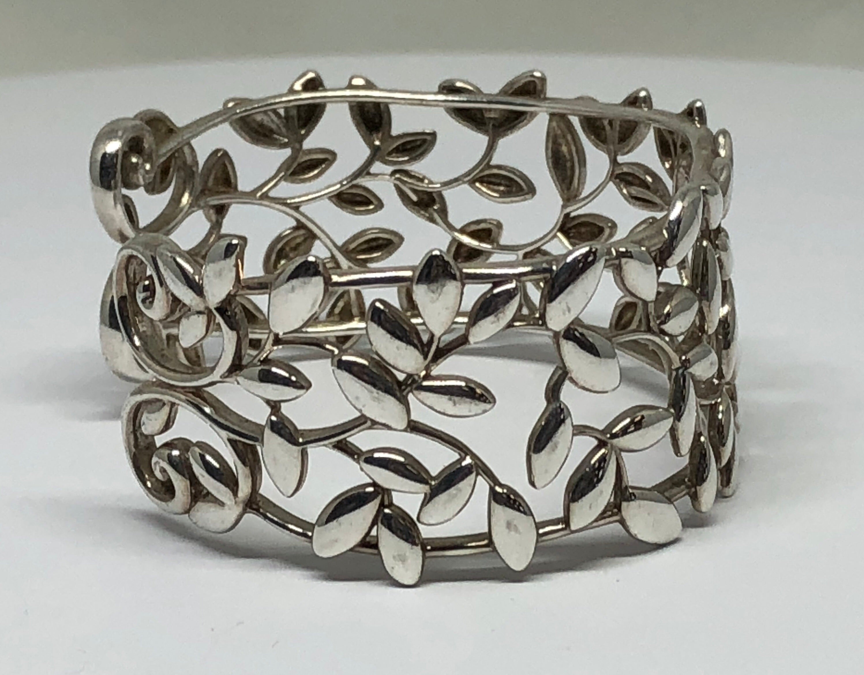 Olive leaf outlet cuff