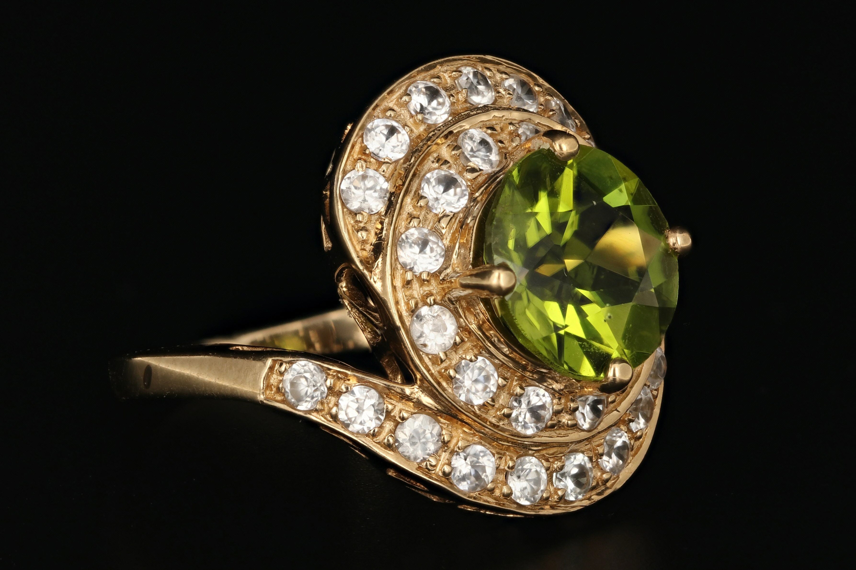 4 carat on sale peridot ring