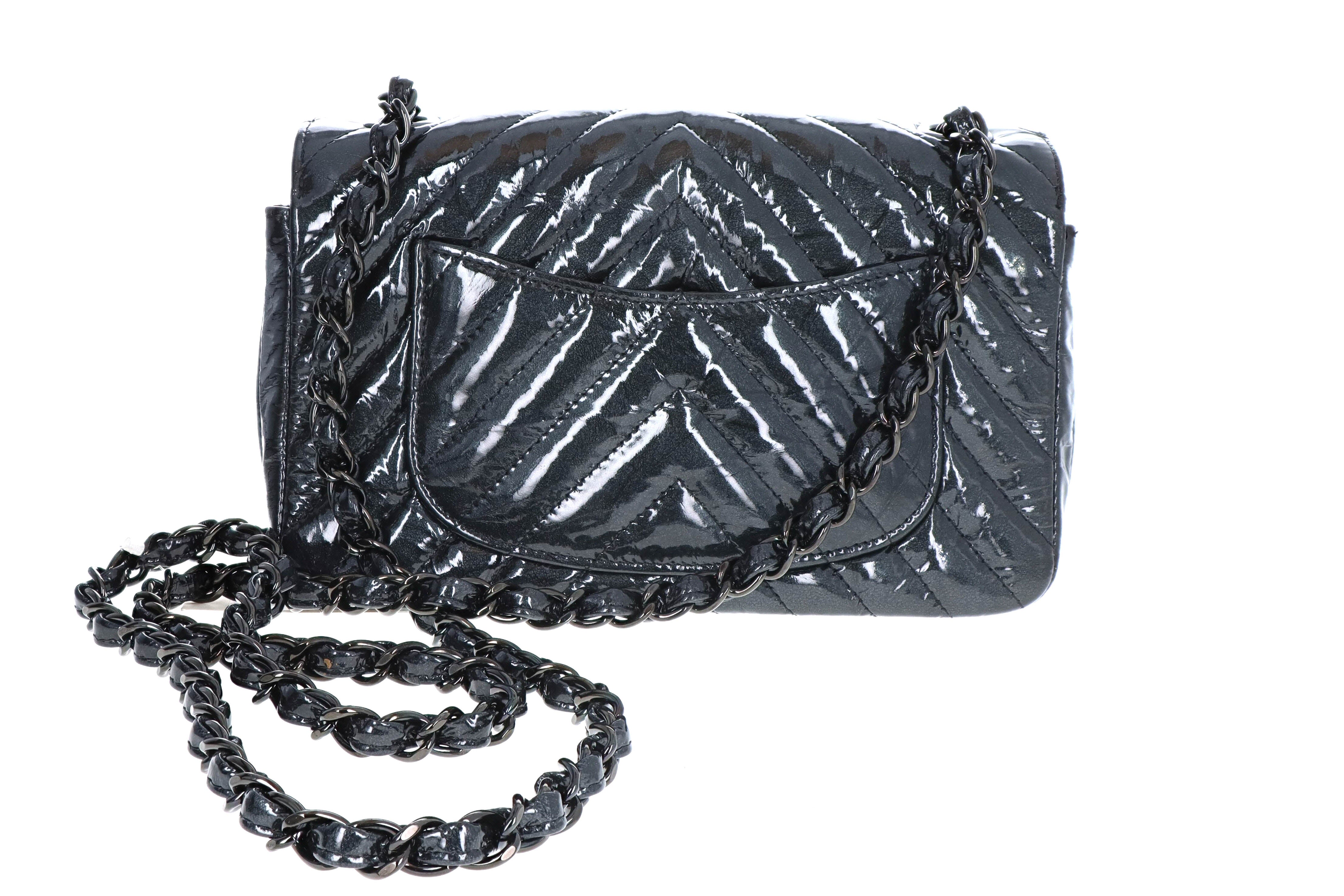 Chanel Crumpled Patent Droplet - Black Hobos, Handbags - CHA546753