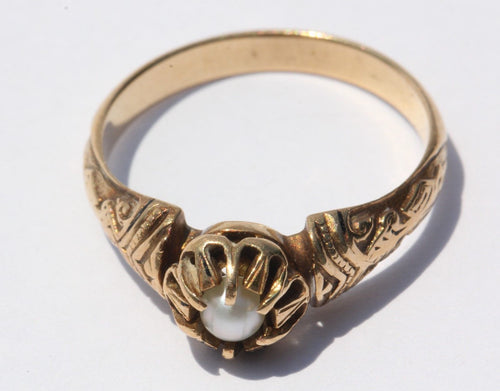 Antique Victorian 18K Gold Belcher Mounted Pearl Ring - Queen May